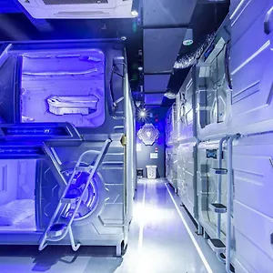 Kapsül Otel Met A Space Pod At Arab Street, Singapur